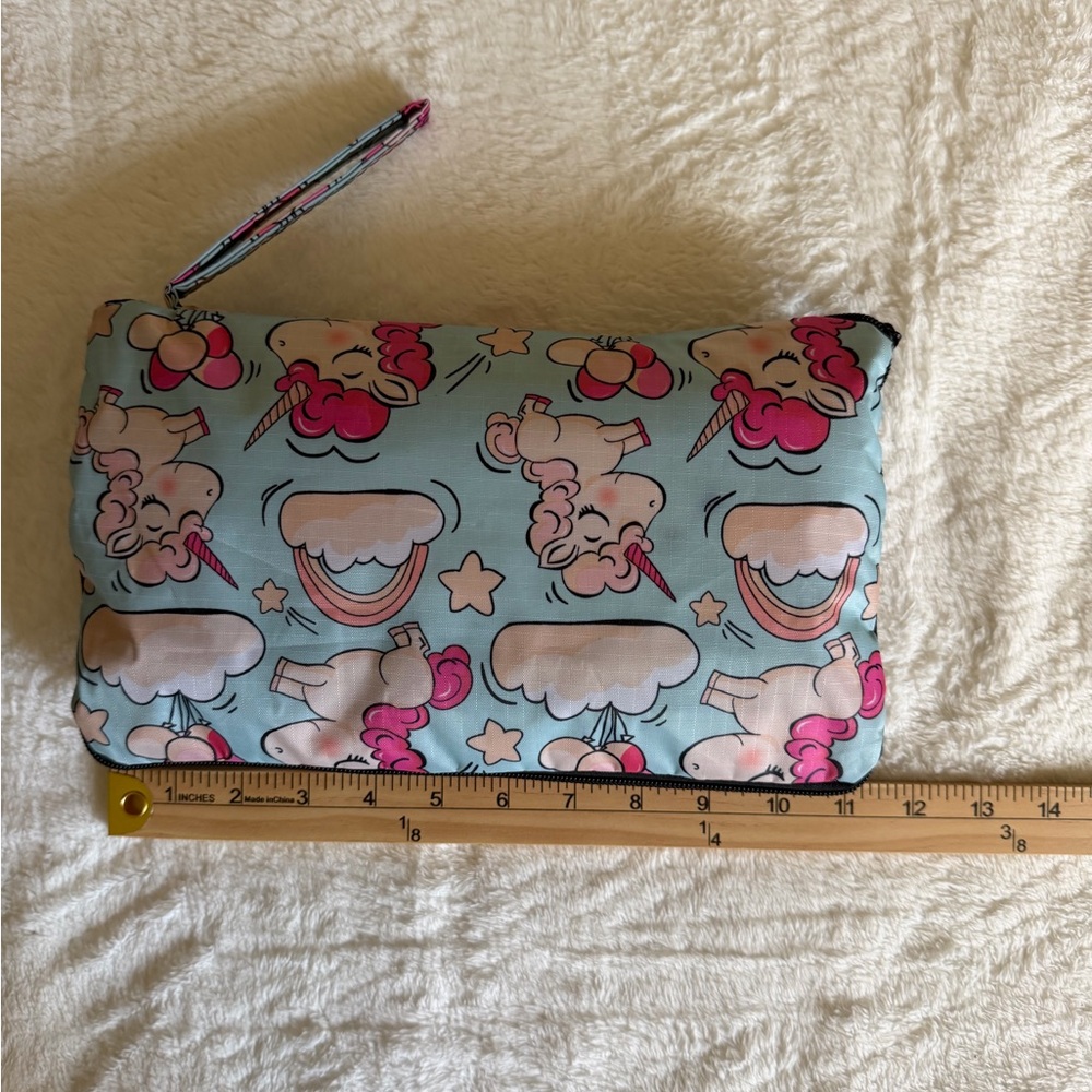 Foldable Unicorn Print Travel Weekender - Picture 11 of 12